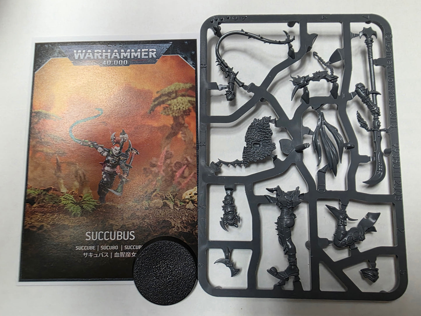 Drukhari Succubus New on Sprue NOS Warhammer 40k No Box